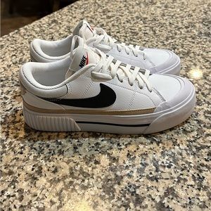 Nike Court Legacy Lift
Women's Shoes